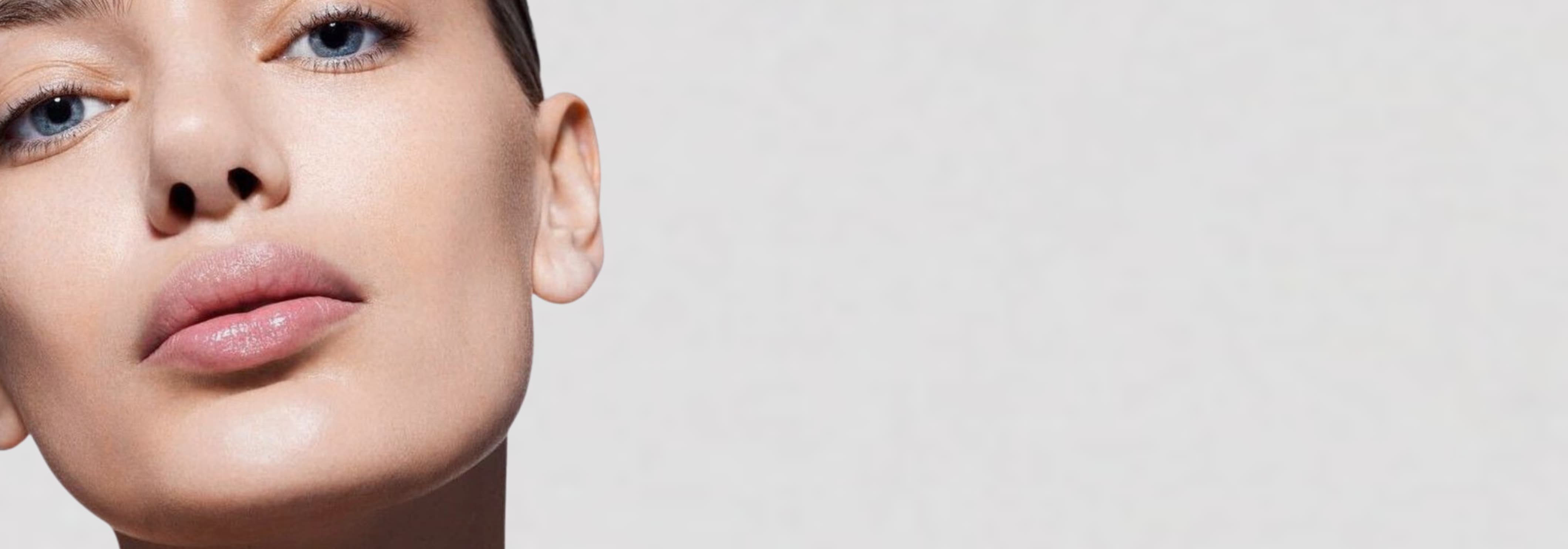 Banner promocional de productos hidratantes faciales de SECRETS