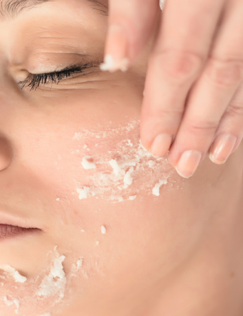 Crema exfoliante para el rostro y cuello