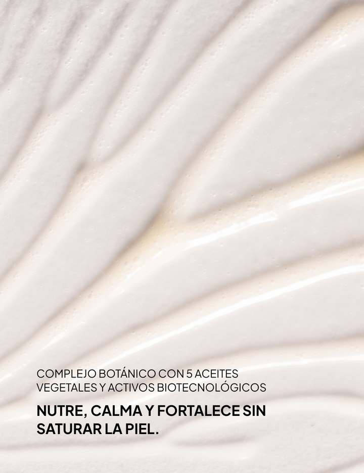 Complejo botánico con 5 aceites vegetales y activos biotecnológicos que nutren calman y fortalecen tu piel sin saturarla