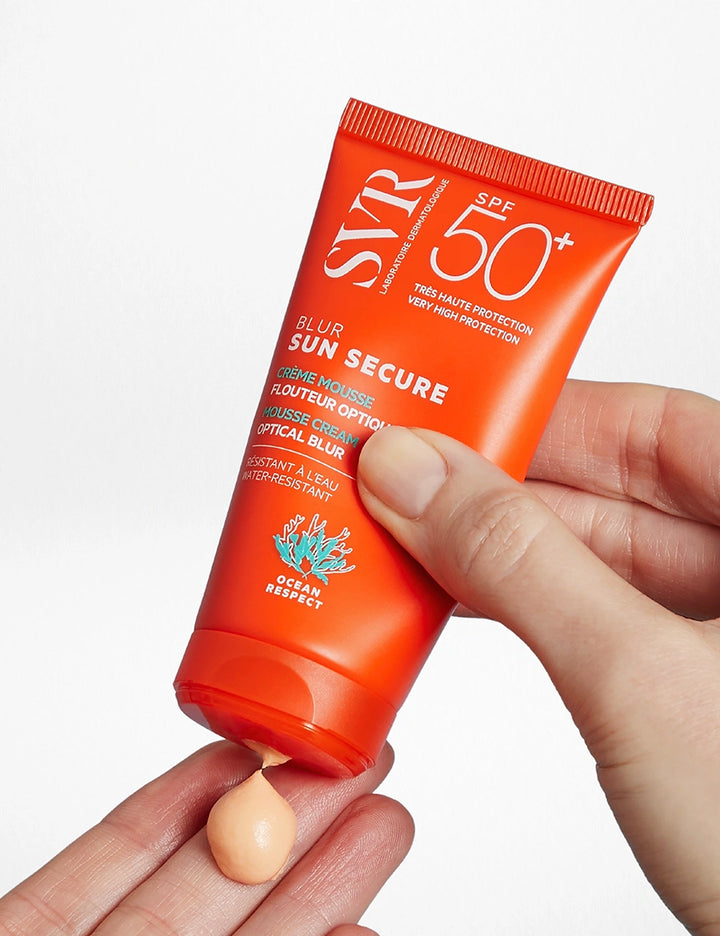 SVR SUN SECURE BLUR es un protector solar en formato mousse ideal para todo tipo de pieles